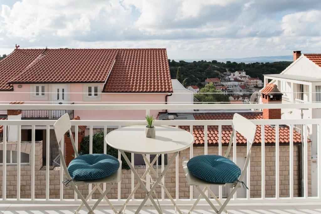 Walk To The From A Cool And Modern Apartman *